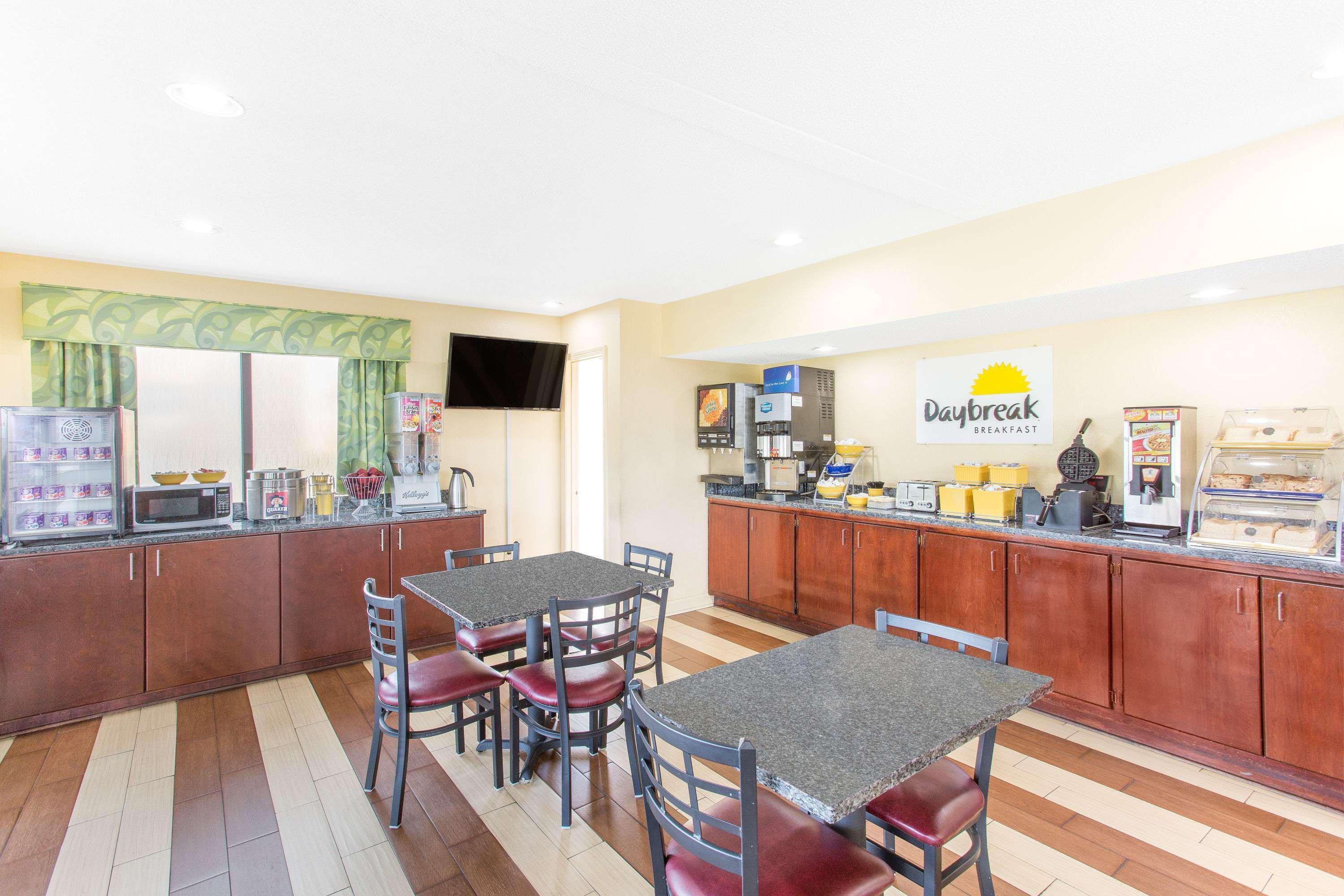 Days Inn By Wyndham Florence/I-95 North Luaran gambar