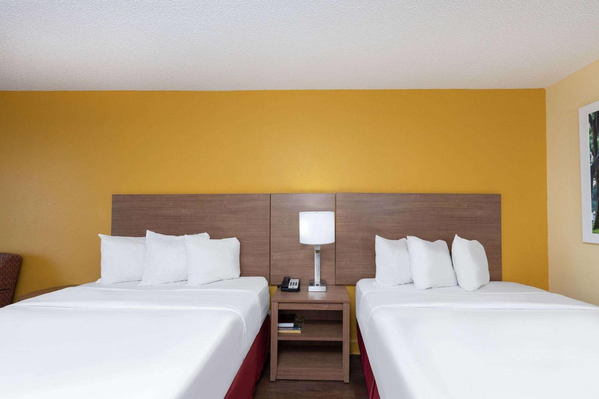 Days Inn By Wyndham Florence/I-95 North Luaran gambar