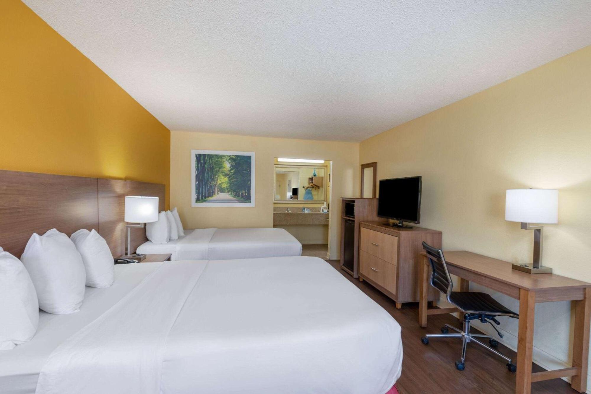 Days Inn By Wyndham Florence/I-95 North Luaran gambar