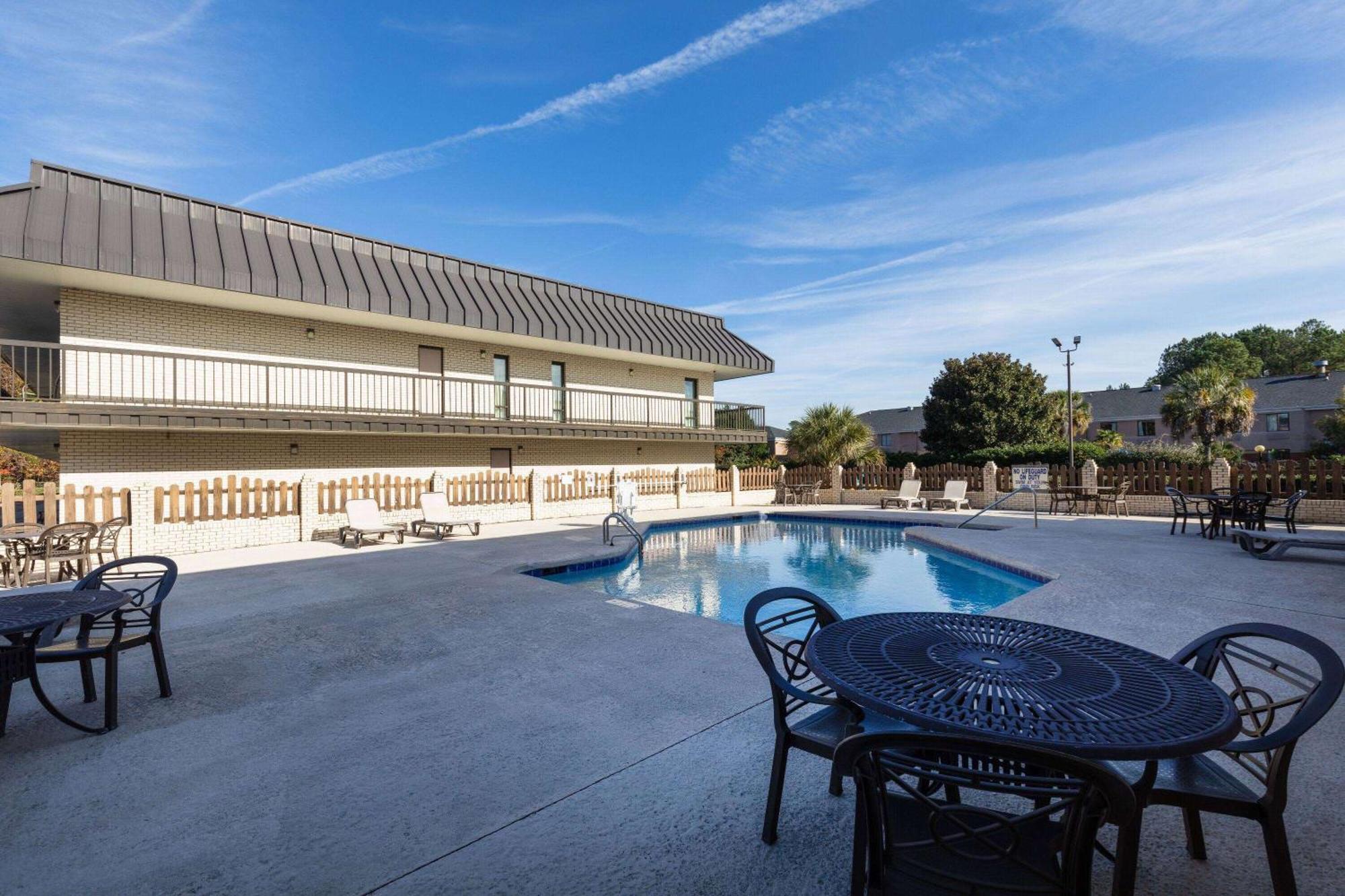 Days Inn By Wyndham Florence/I-95 North Luaran gambar